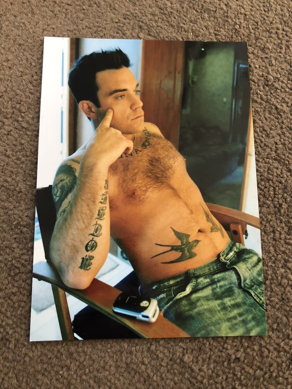 ROBBIE WILLIAMS (SINGER) UNSIGNED Photo Poster painting- 7x5”