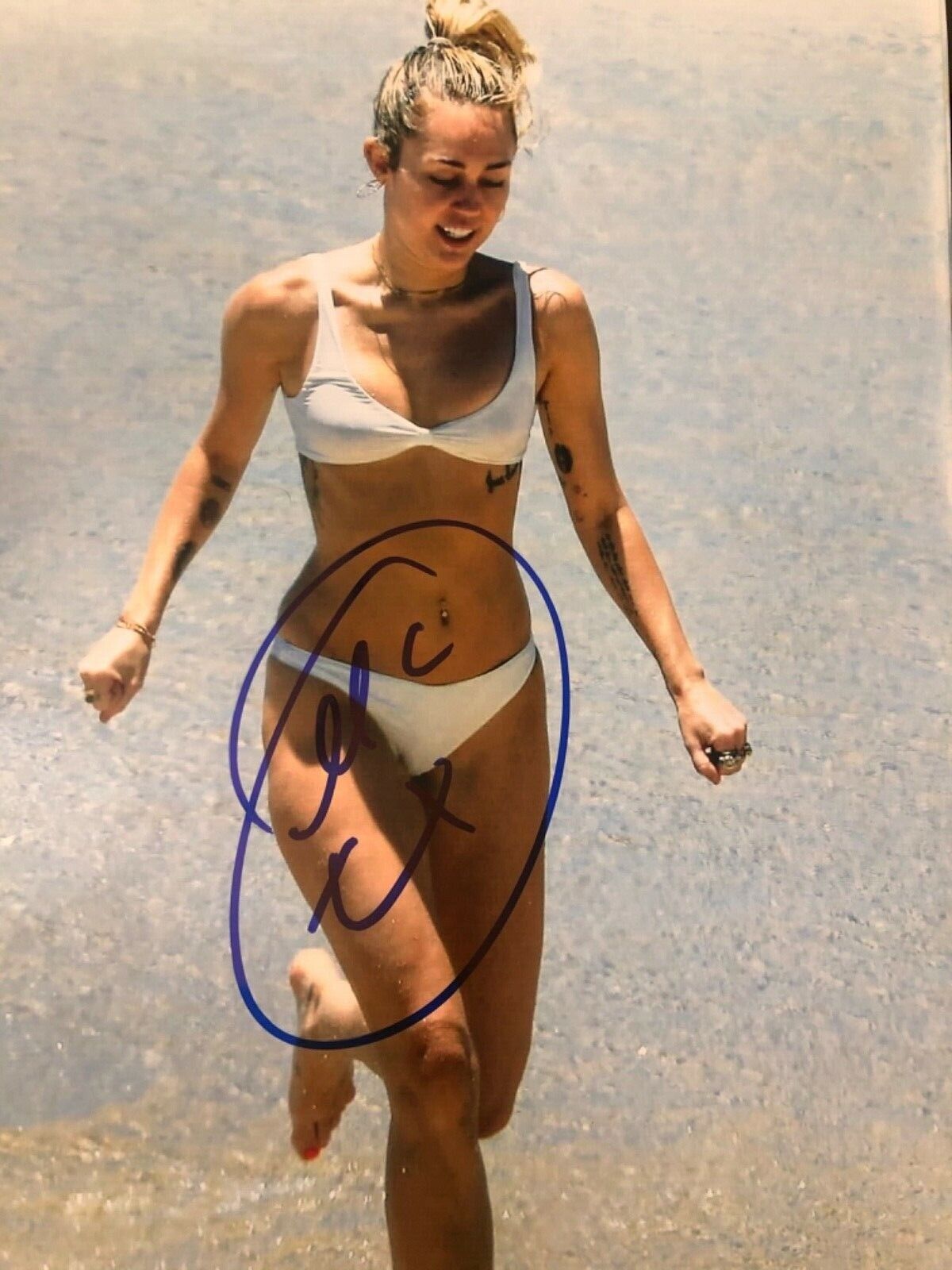 Miley Cyrus signed 8 x 10 Photo Poster painting sexy picture super duper hot