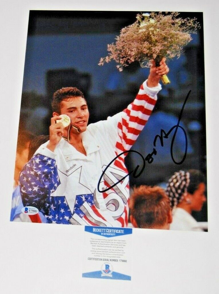 OSCAR DE LA HOYA signed (BOXING) GOLDEN BOY autograph 11X14 Photo Poster painting BECKETT BAS #2