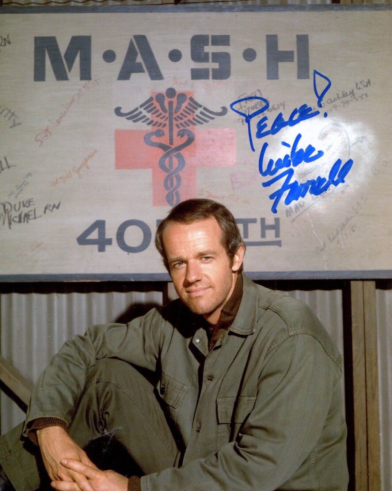 MASH star Mike Farrell signed BJ Hunnicutt 8x10 Photo Poster painting - Ref:2