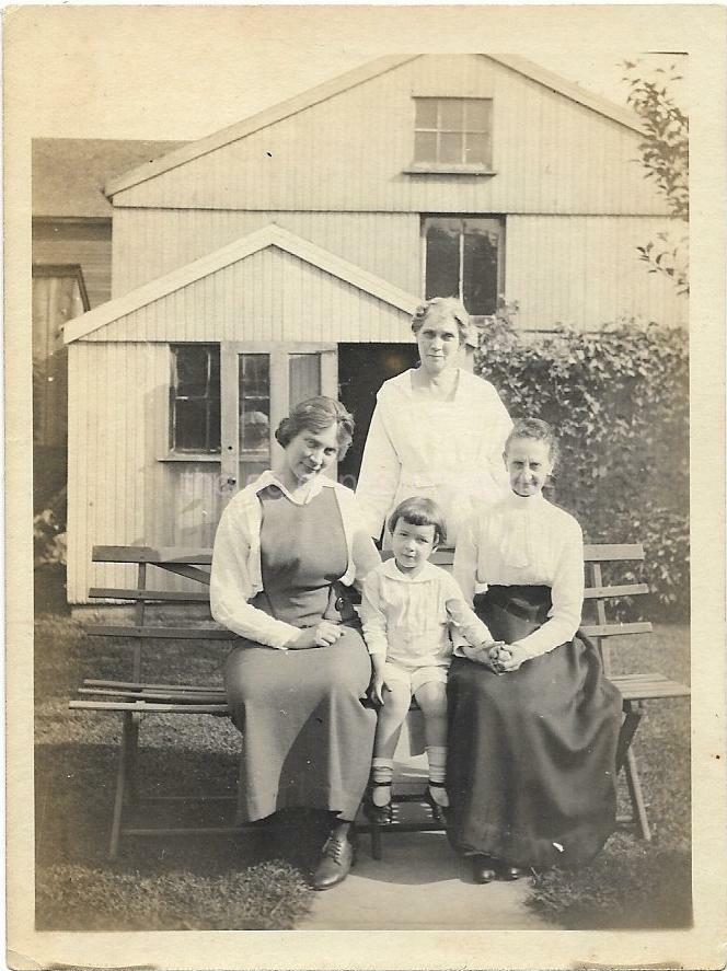 Vintage FOUND ANTIQUE Photo Poster paintingGRAPH 1900's 10's bw FAMILY PORTRAIT Original 012 17