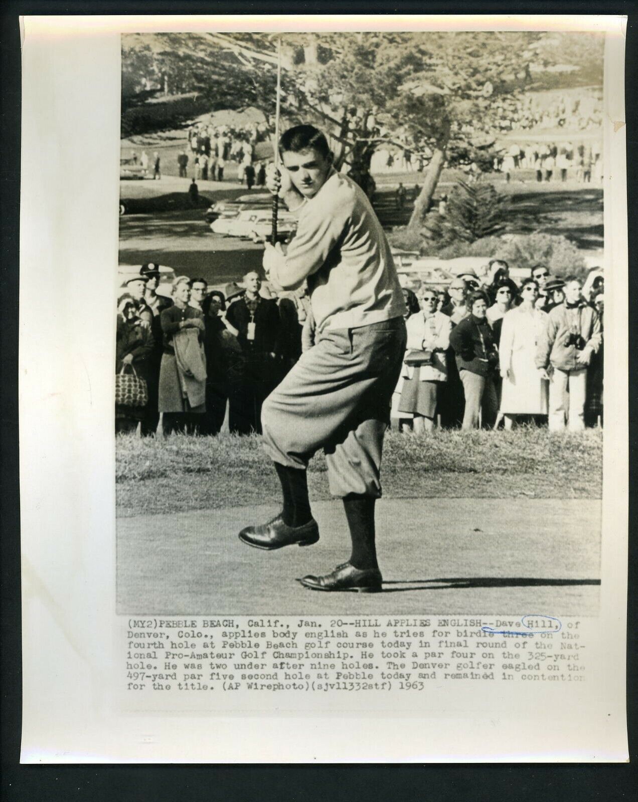 Dave Hill putting on the 4th green at Pebble Beach 1963 Press Photo Poster painting