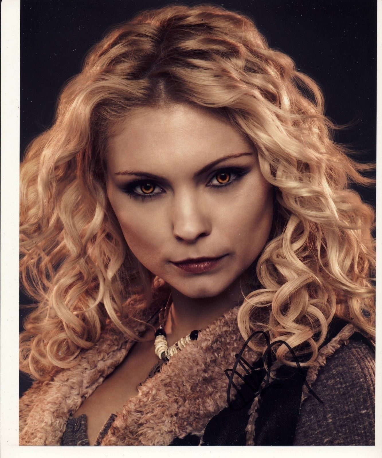 Myanna Buring Autograph TWILIGHT Signed 10x8 Photo Poster painting AFTAL [7192]