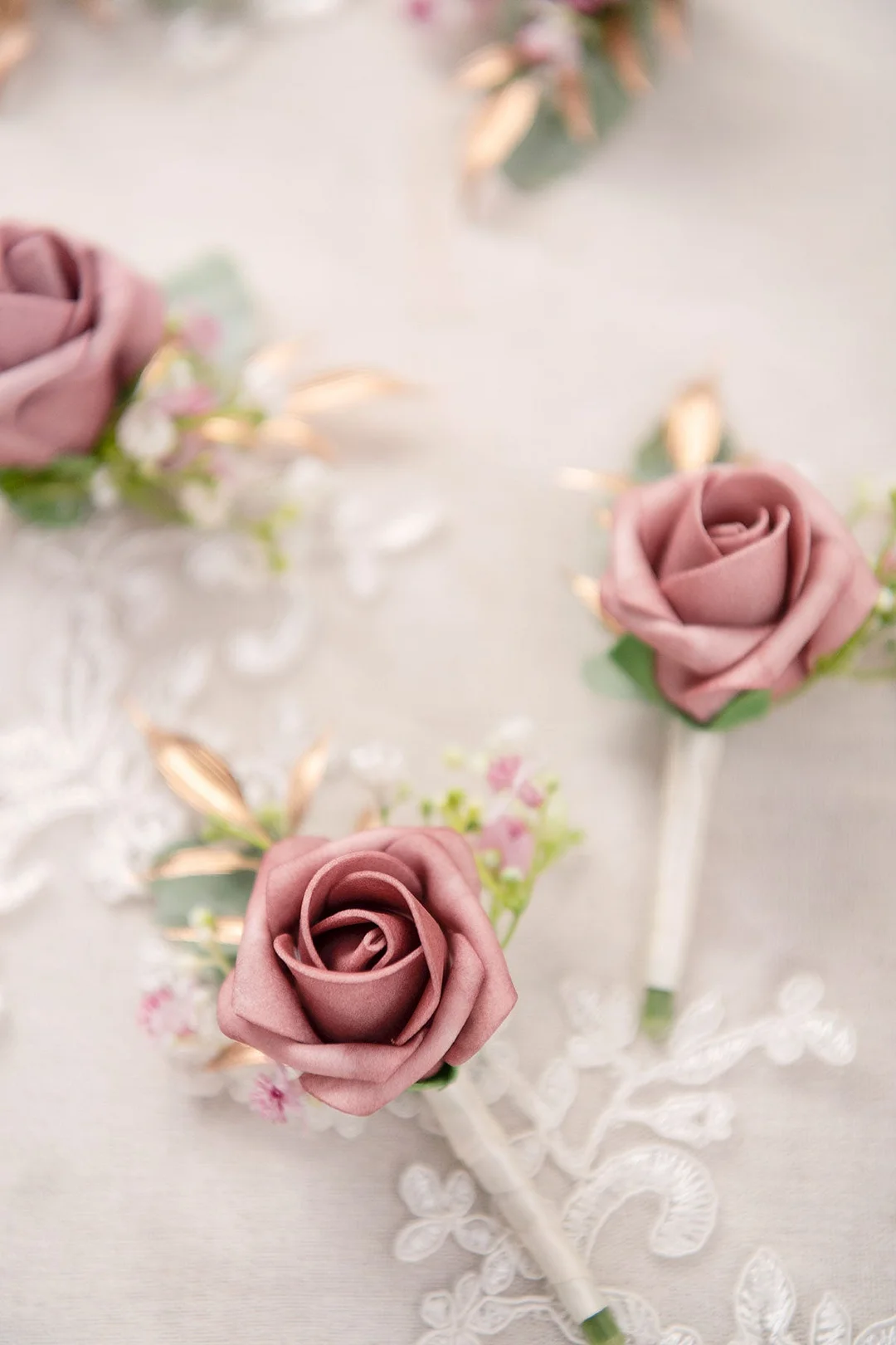 Boutonnieres in Dusty Rose & Cream