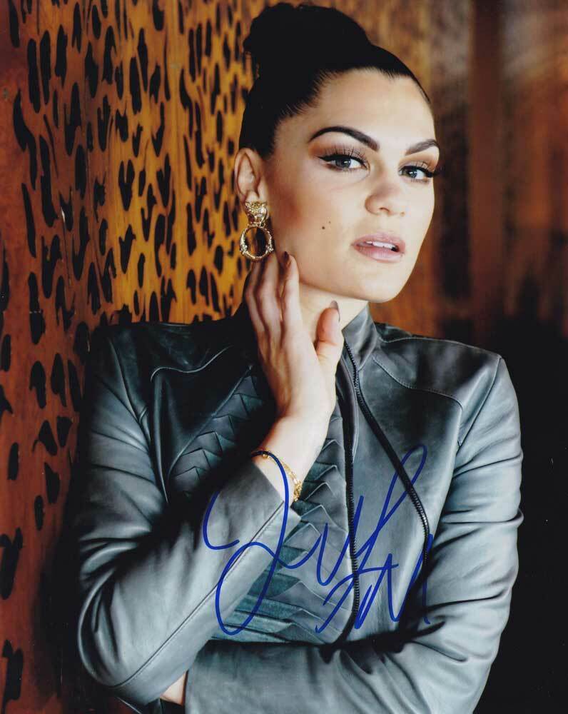 Jessie J In-person AUTHENTIC Autographed Photo Poster painting SHA #89485