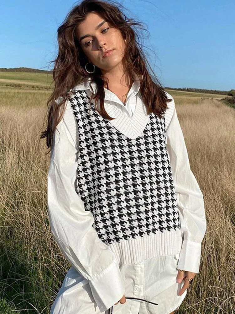 WannaThis V-neck Sweaters Women Sleeveless Print Casual Y2K Loose England Style Patchwork Knit Autumn Winter Tank Tops Fashion