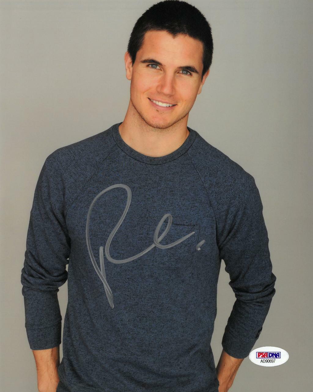 Robbie Amell Signed Authentic Autographed 8x10 Photo Poster painting PSA/DNA #AD90697