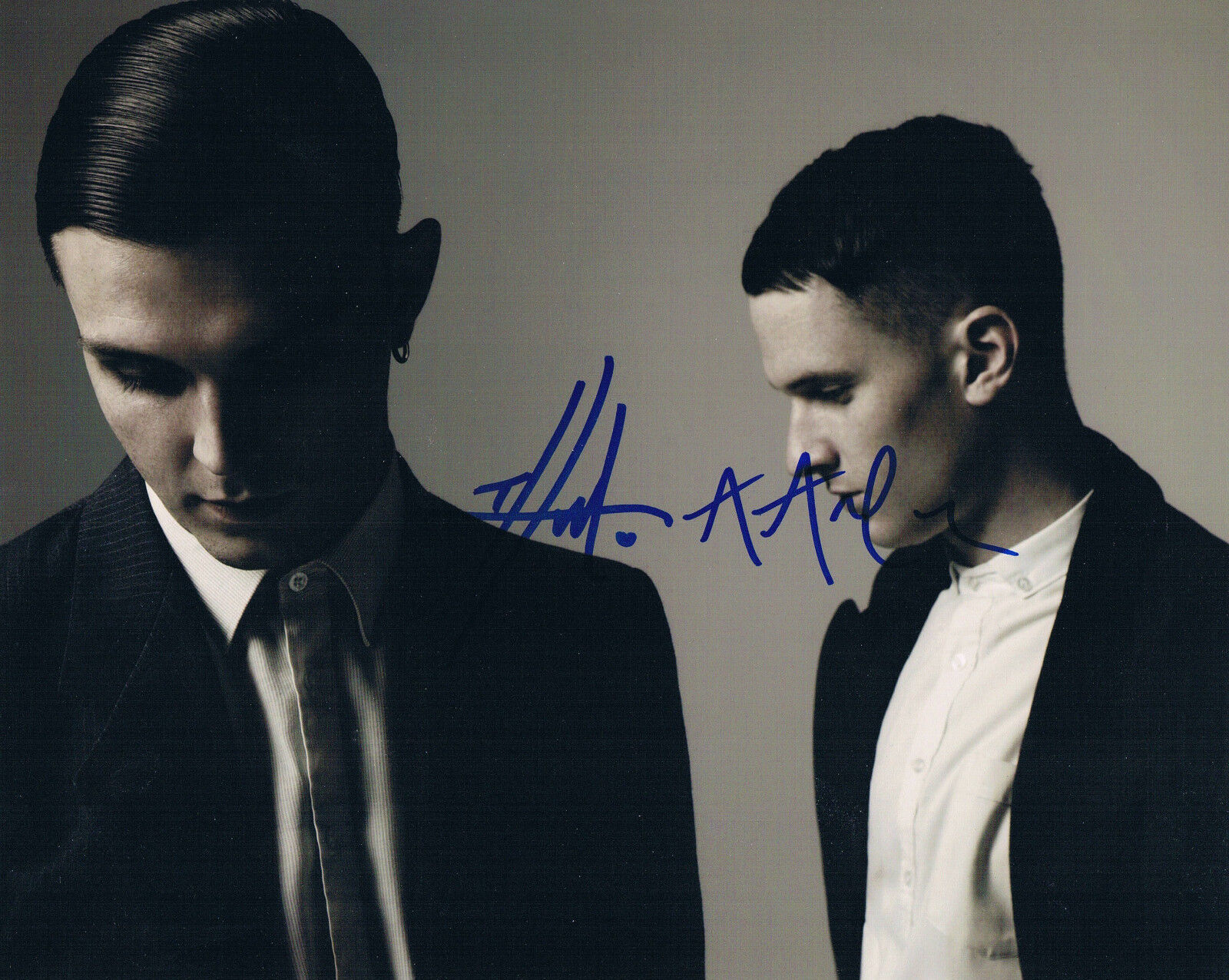 Hurts genuine autograph 8x12