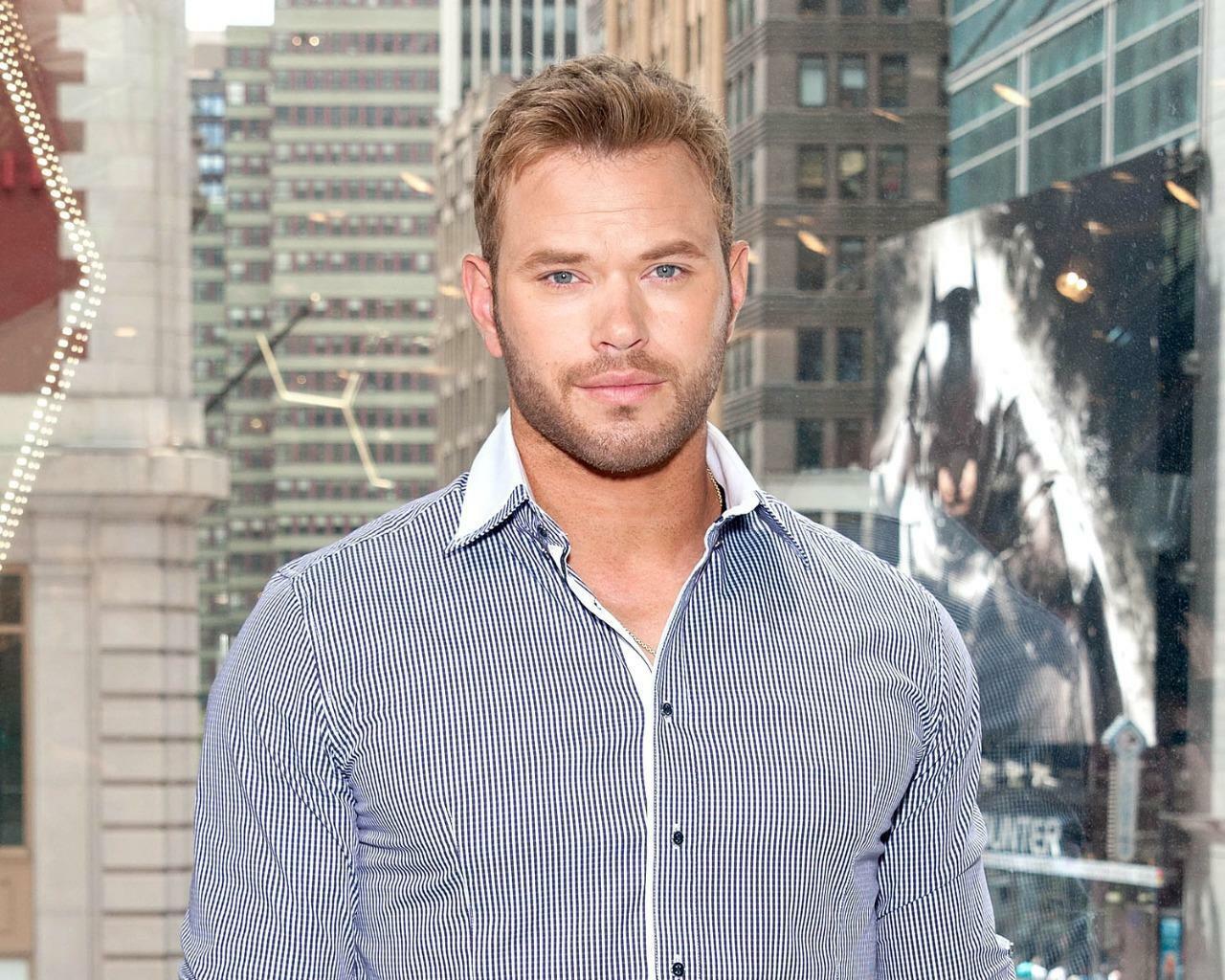 Kellan Lutz 8x10 Picture Simply Stunning Photo Poster painting Gorgeous Celebrity #47