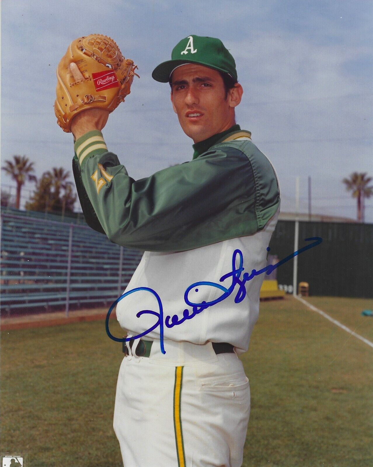 Autographed 8X10 Rollie Fingers Oakland A's Photo Poster painting - w/COA