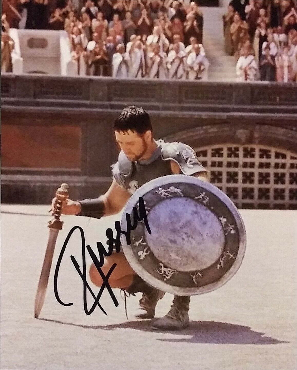 Russell Crowe signed 8 x 10