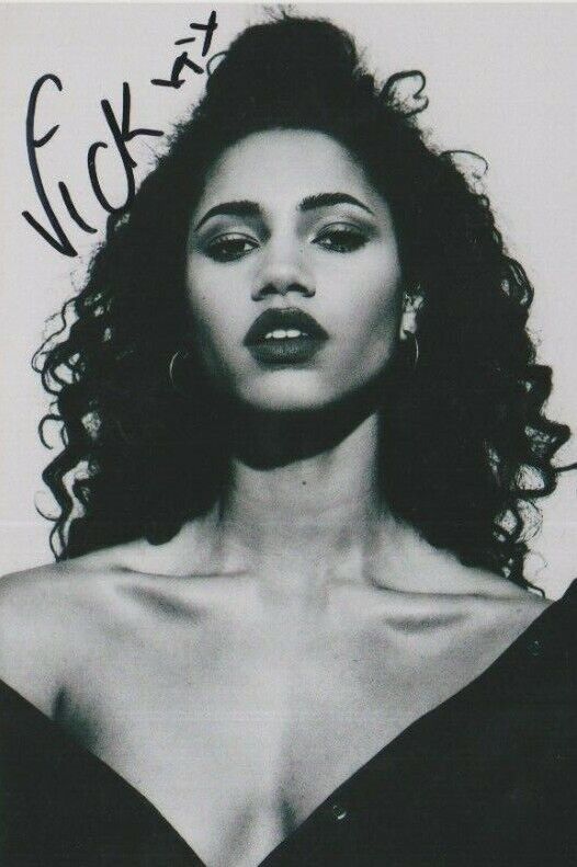 Vick Hope **HAND SIGNED** 6x4 Photo Poster painting ~ AUTOGRAPHED