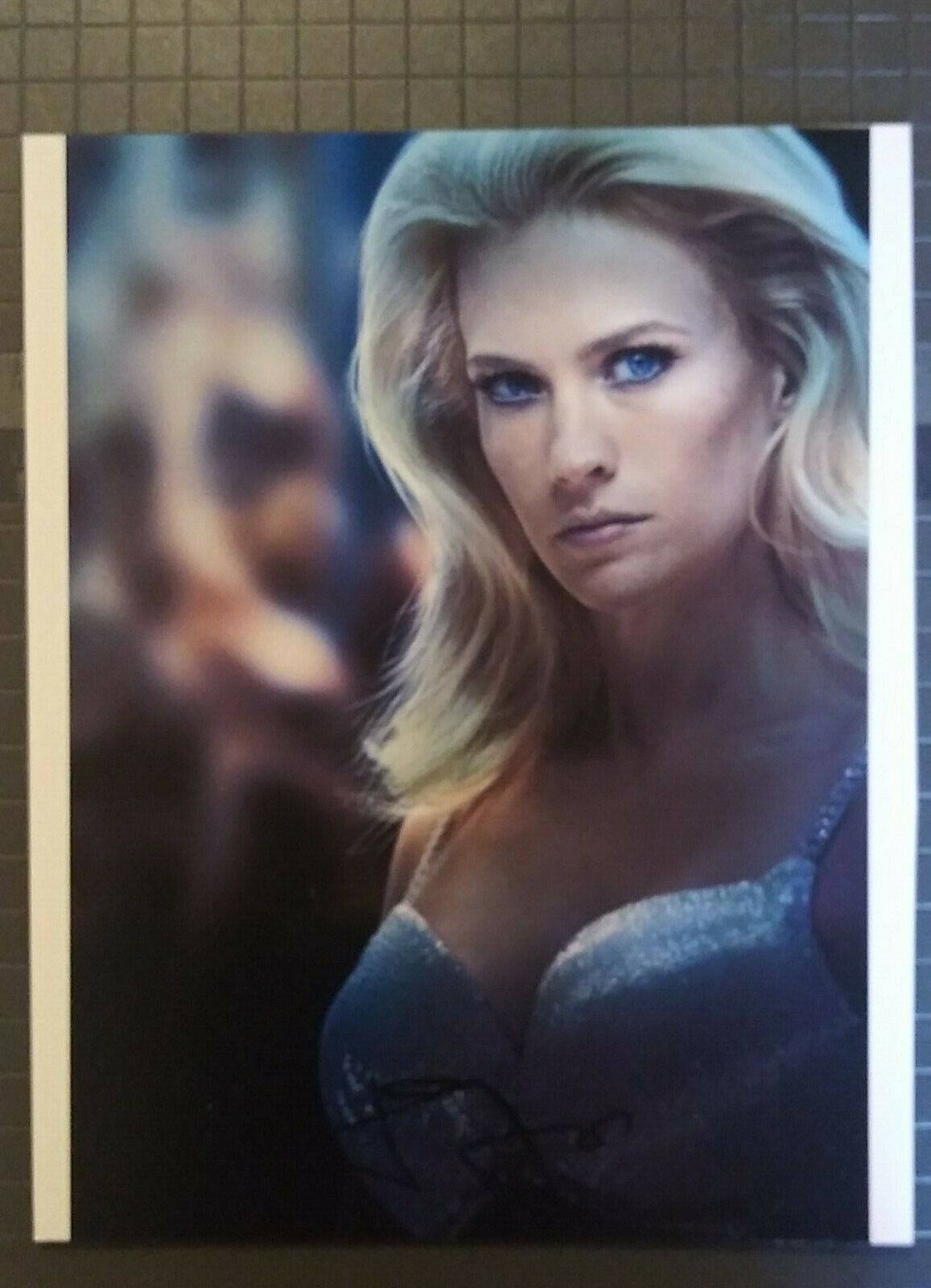 January Jones signed 8x10