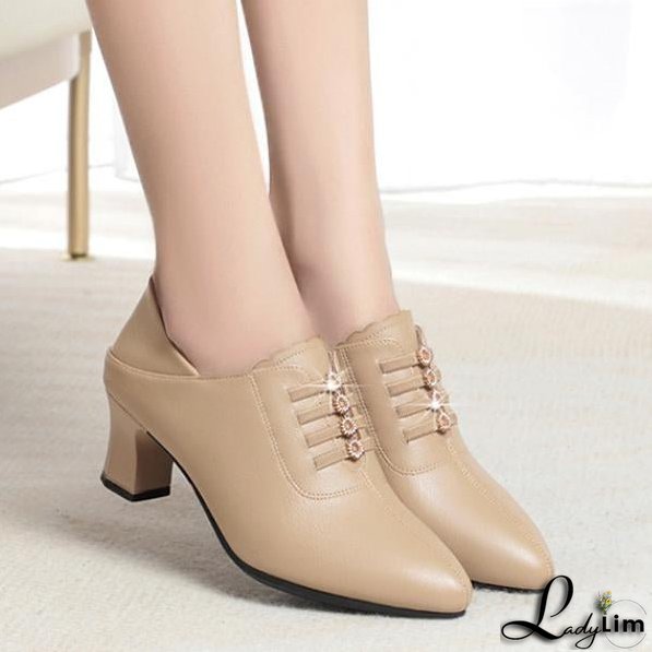 Fashionable and Minimalist winter Shoes