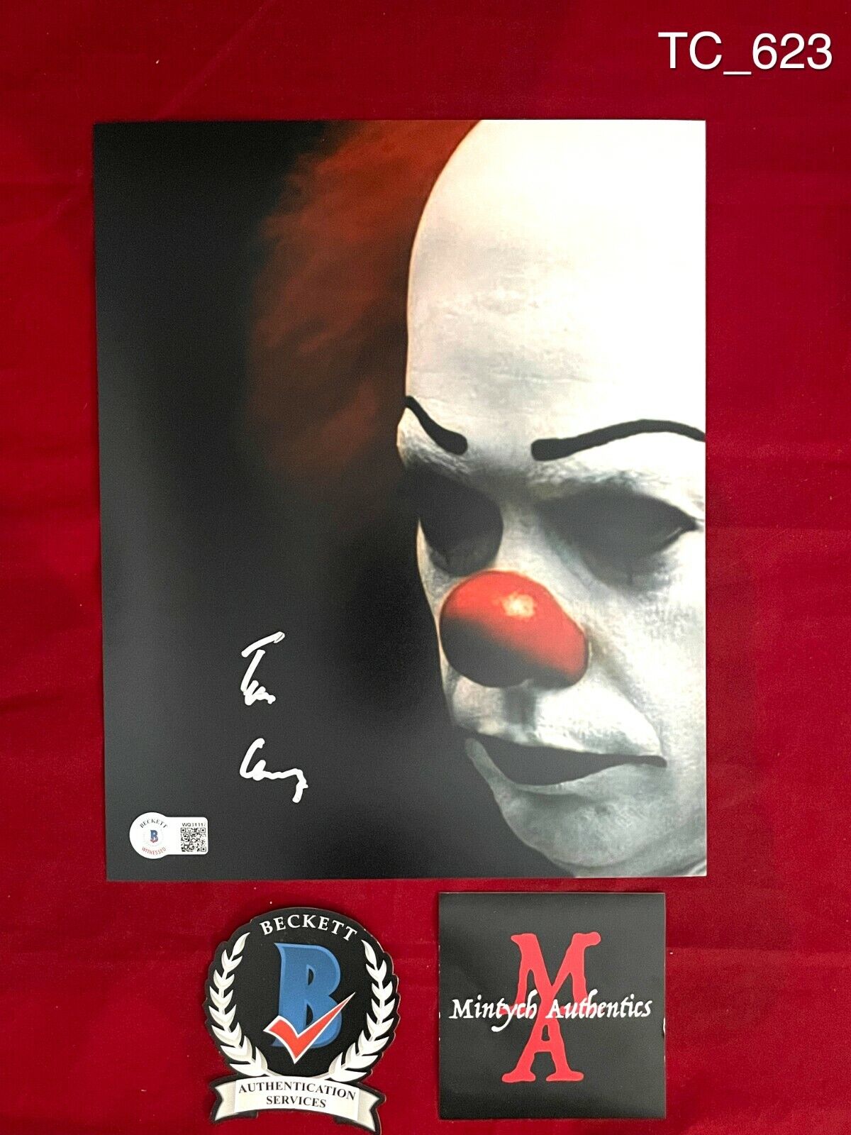 TIM CURRY AUTOGRAPHED SIGNED 8x10 Photo Poster painting! PENNYWISE! IT! HORROR! BECKETT COA!