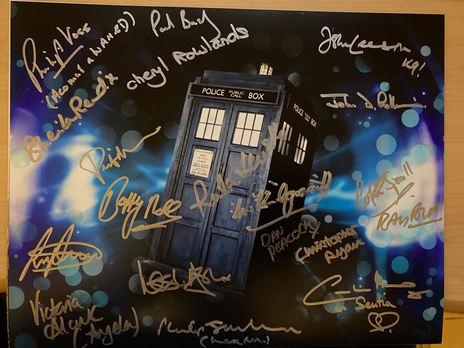 DOCTOR WHO Tardis Photo Poster painting signed by NINETEEN stars of the series