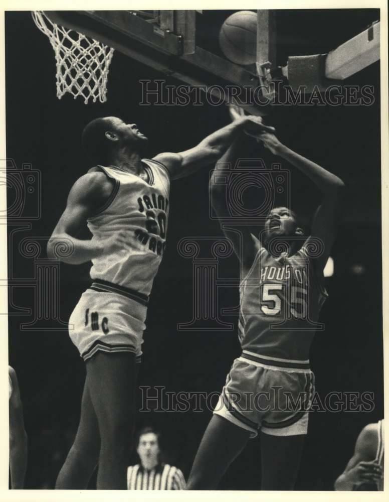 Press Photo Poster painting University of Houston basketball player Greg Anderson shoots