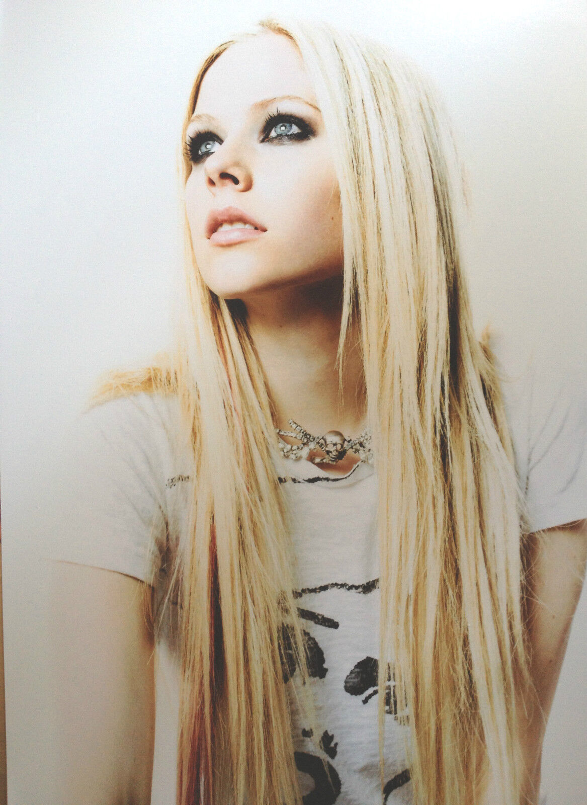 AVRIL LAVIGNE - CHART TOPPING SUPERSTAR - SUPERB COLOUR Photo Poster paintingGRAPH