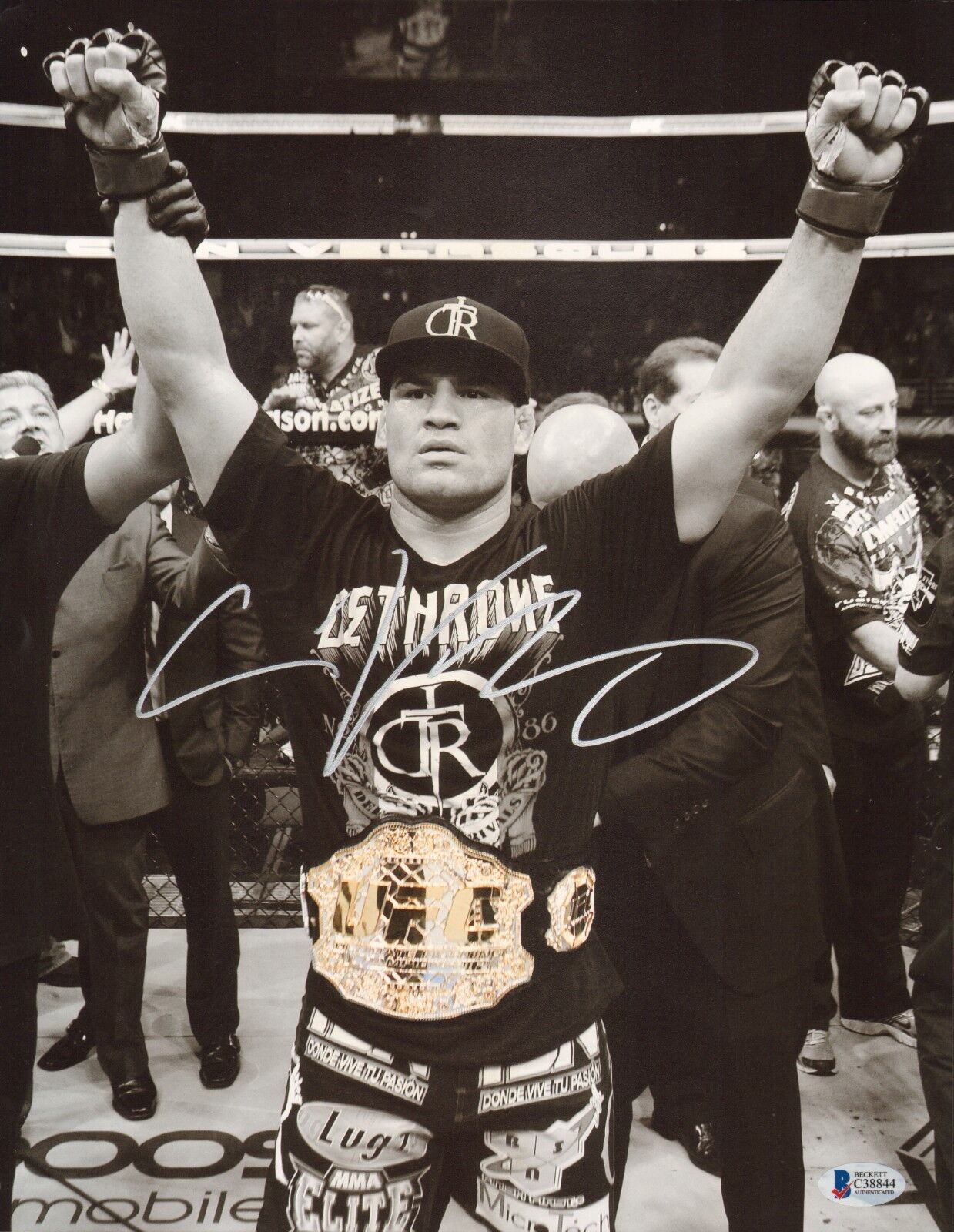 Cain Velasquez Signed 11x14 Photo Poster painting BAS Beckett COA UFC Belt Picture Autograph 155