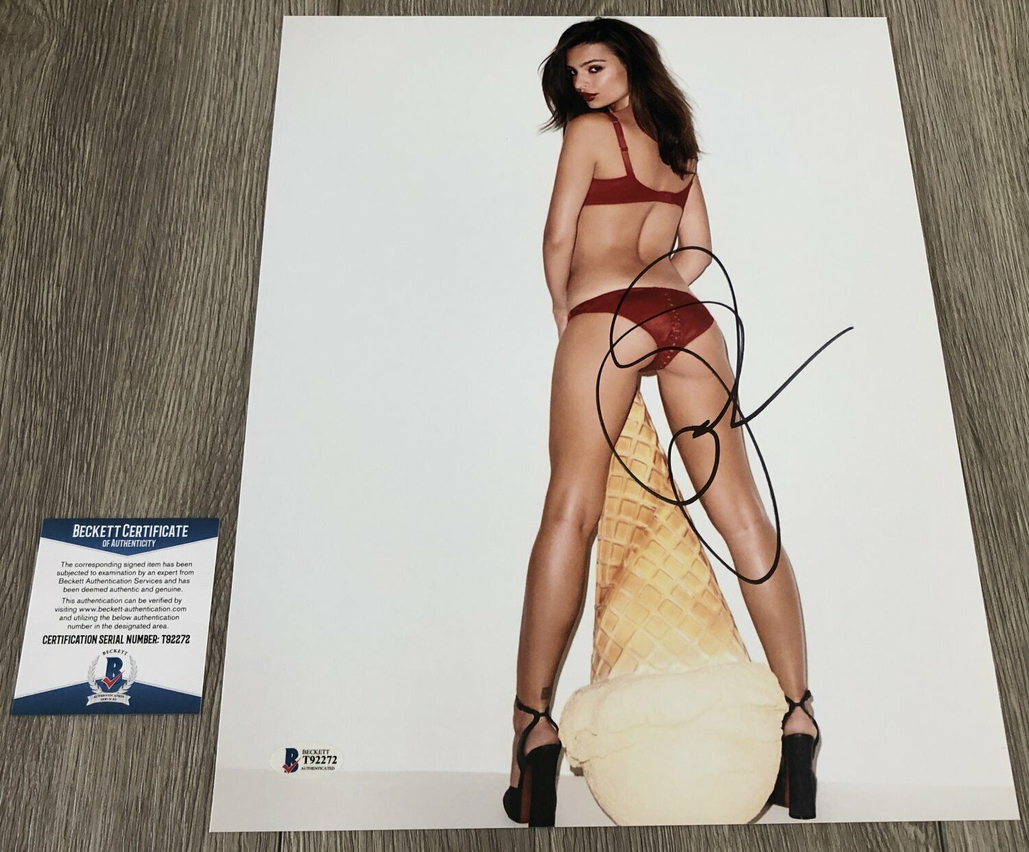 EMILY RATAJKOWSKI SIGNED AUTOGRAPH GONE GIRL 11x14 Photo Poster painting w/PROOF BECKETT BAS COA