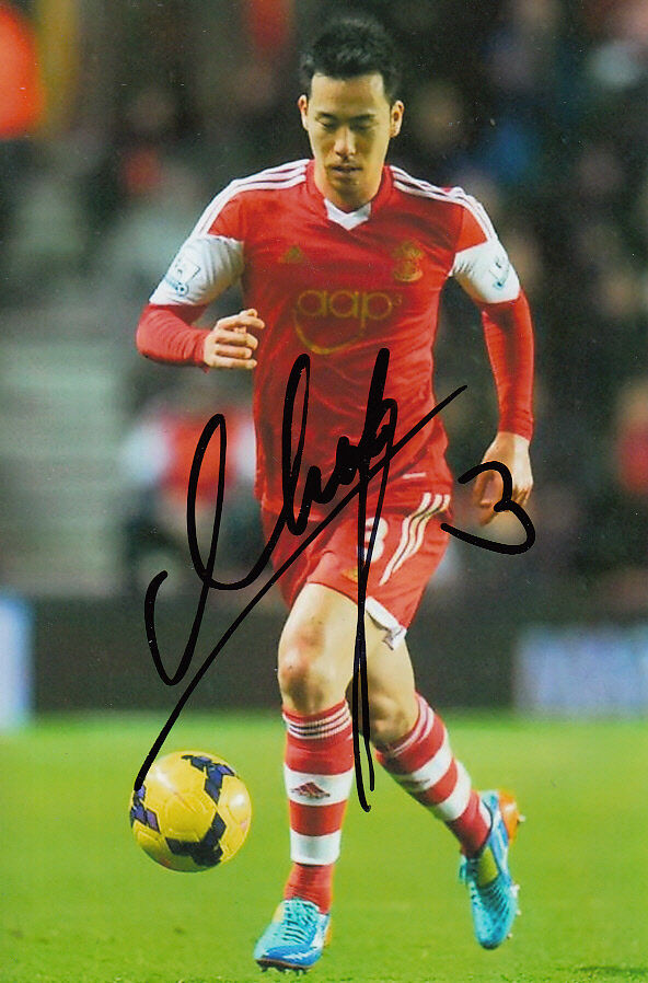 SOUTHAMPTON HAND SIGNED MAYA YOSHIDA 6X4 Photo Poster painting 1.