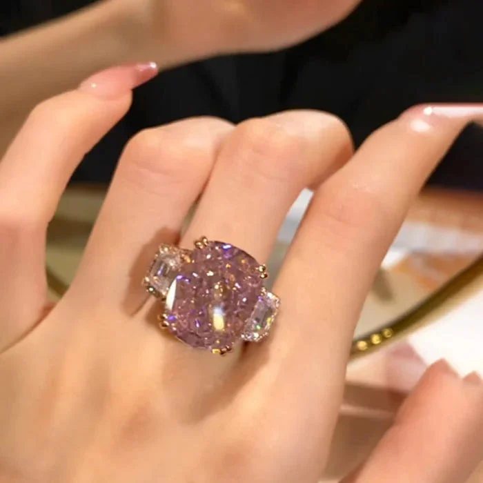 💍💍Three stone brilliant cut pink ring