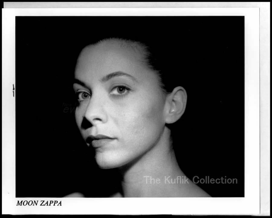 Moon Zappa - 8x10 Headshot Photo Poster painting w/ Resume