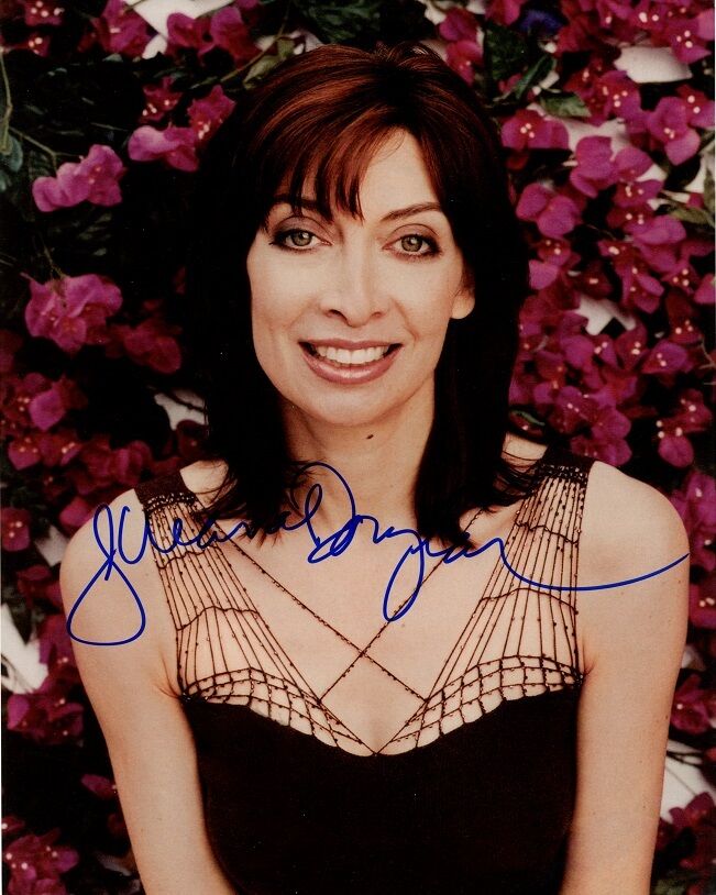 ILLEANA DOUGLAS Signed Photo Poster painting