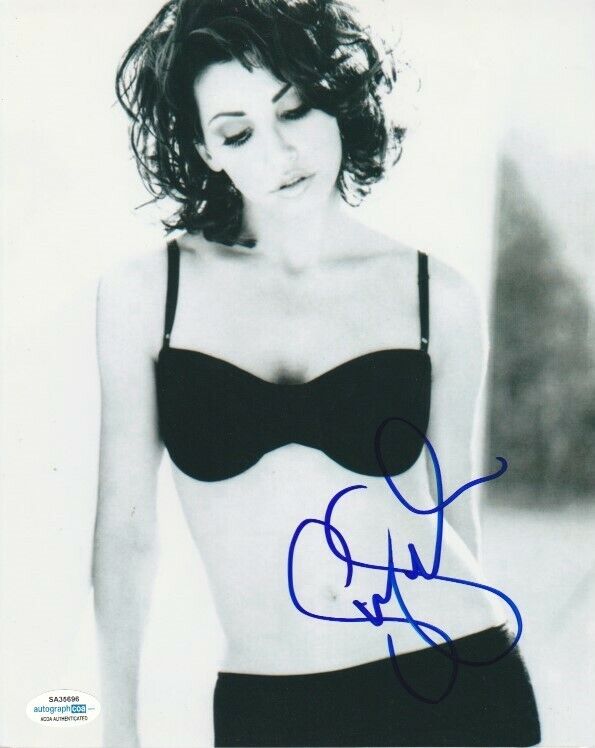 *SEXY* GINA GERSHON SIGNED B&W 8x10 Photo Poster painting! BOUND SHOWGIRLS RIVERDALE ACOA COA