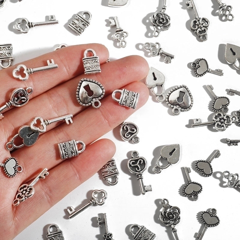 20 PCS/Package A Pack Of 30 Alloy Heart Shape Key Lock Pendant