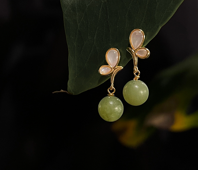 Retro Pearl Butterfly Earrings