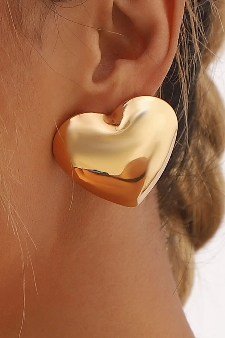Fashionable Love Heart Shaped Metallic Stud Earrings