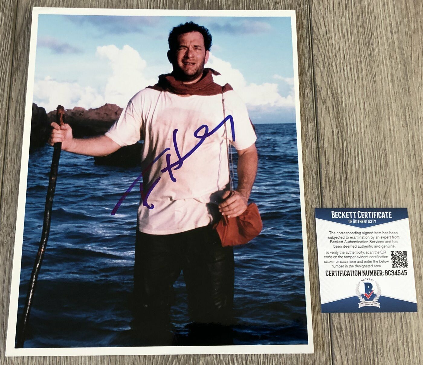 TOM HANKS SIGNED AUTOGRAPH CAST AWAY 8x10 Photo Poster painting w/PROOF & BECKETT BAS COA