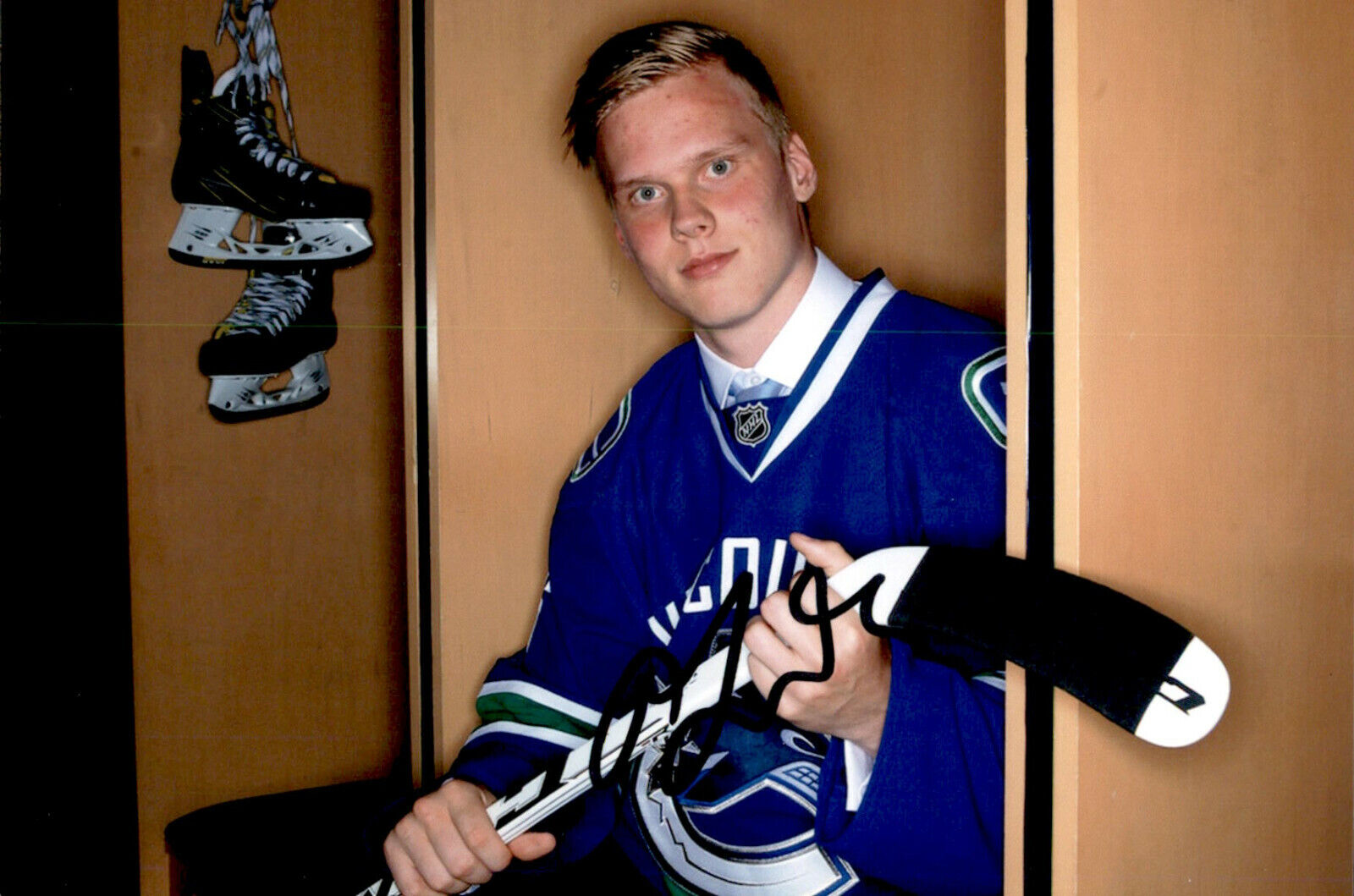 Olli Juolevi SIGNED 4x6 Photo Poster painting VANCOUVER CANUCKS #2