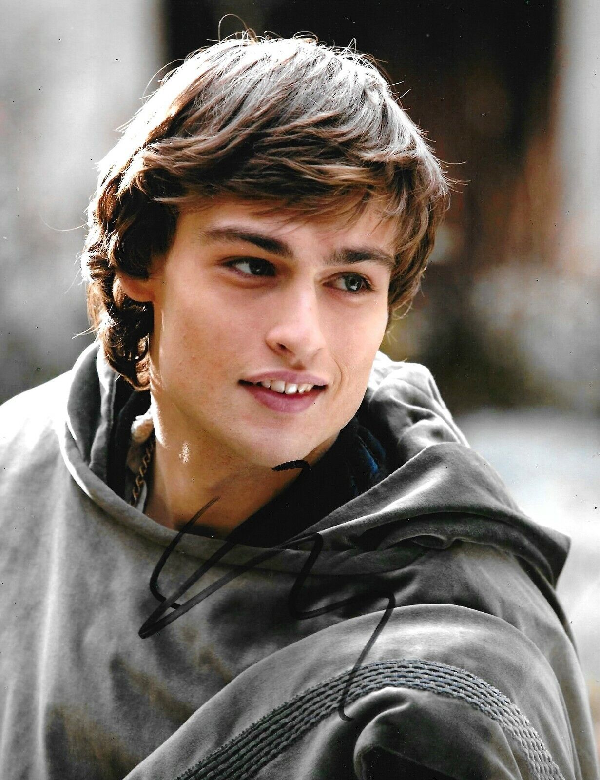 Douglas Booth Signed Romeo And Juliet 10x8 Photo Poster painting AFTAL