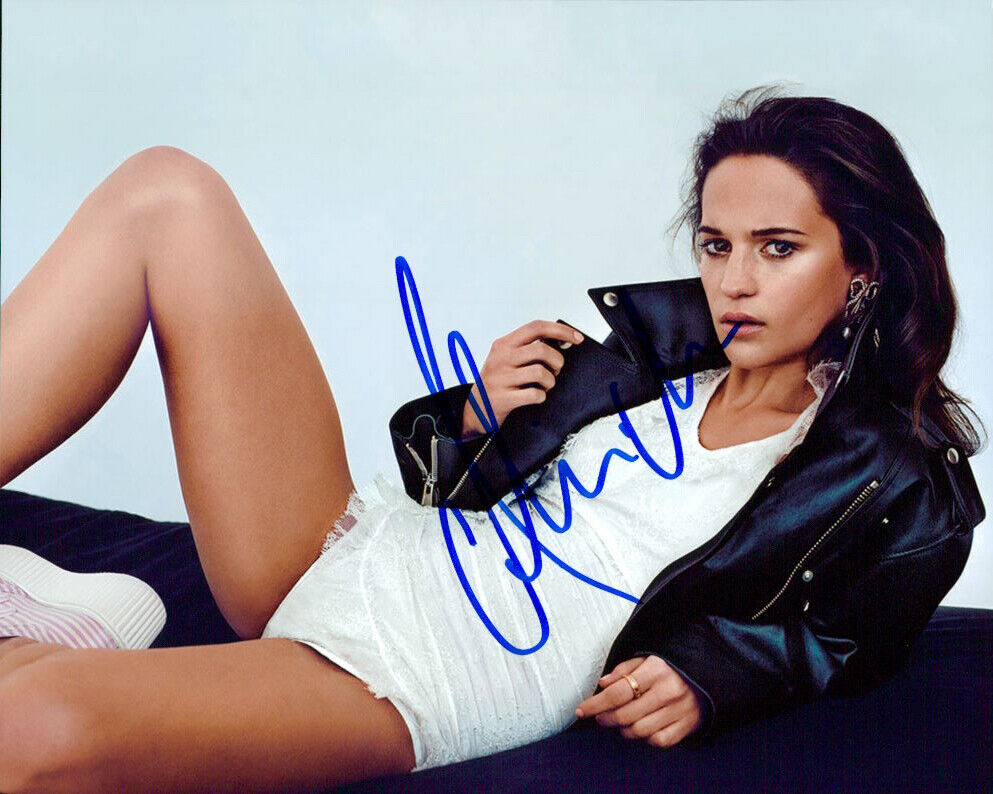 Alicia Vikander signed 8x10 Photo Poster painting