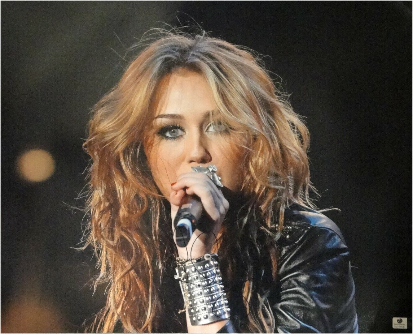 Miley Cyrus Signed Autographed 16X20 Photo Poster painting Performing with Mic GA774647