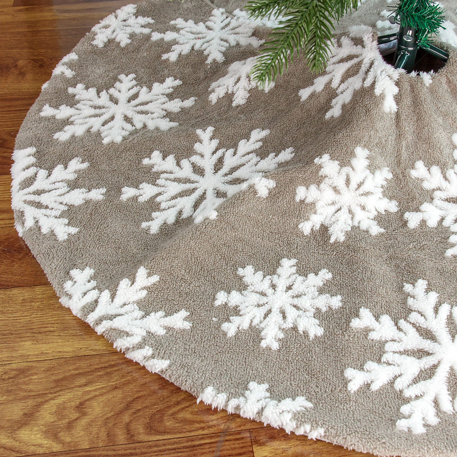 

Christmas Tree Skirt with Snowflakes Round Thick Plush Xmas Tree Skirt, 501 Original