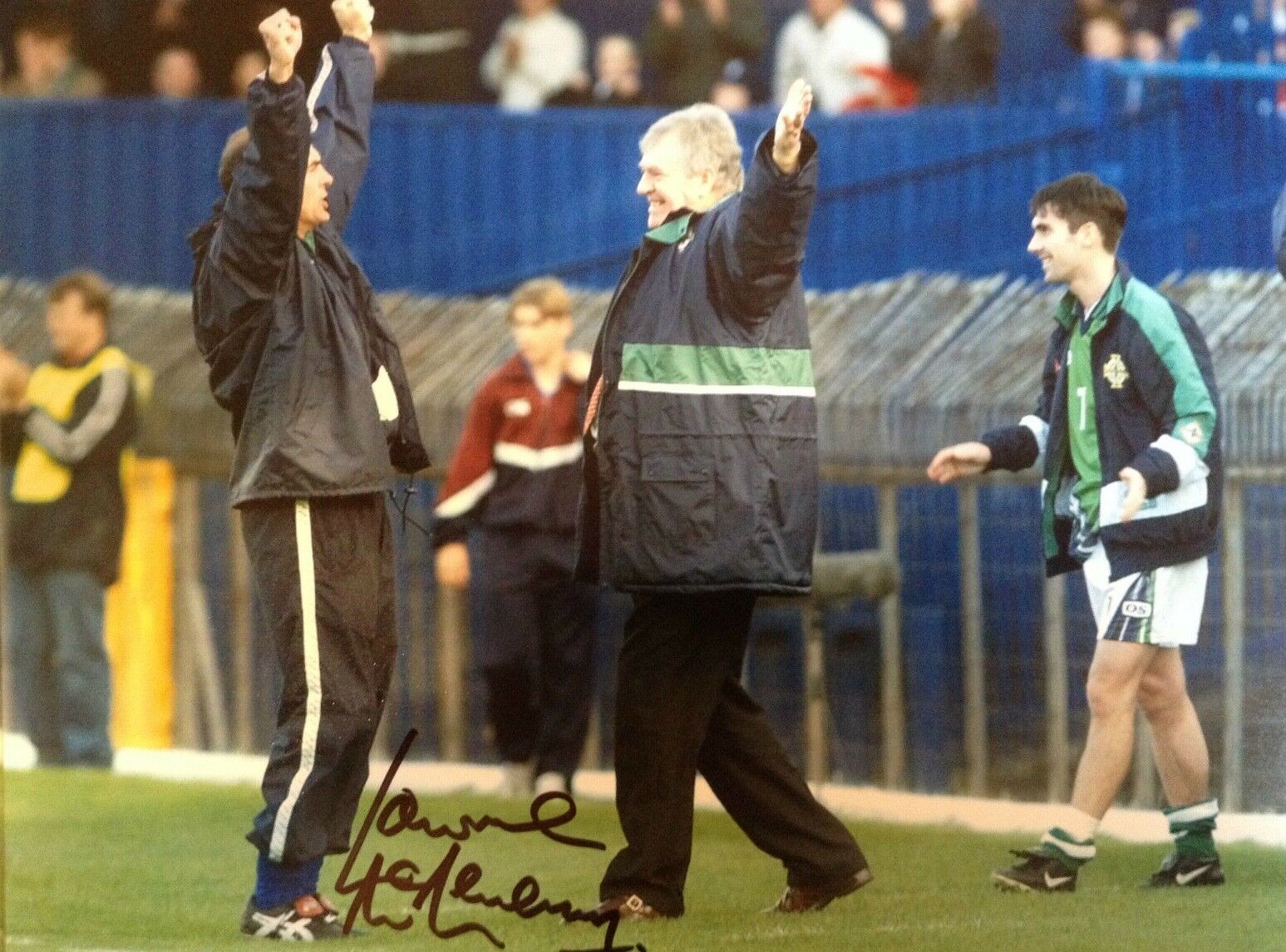 LAWRIE McMENEMY - SOUTHAMPTON & IRELAND MANAGER - SIGNED COLOUR Photo Poster paintingGRAPH