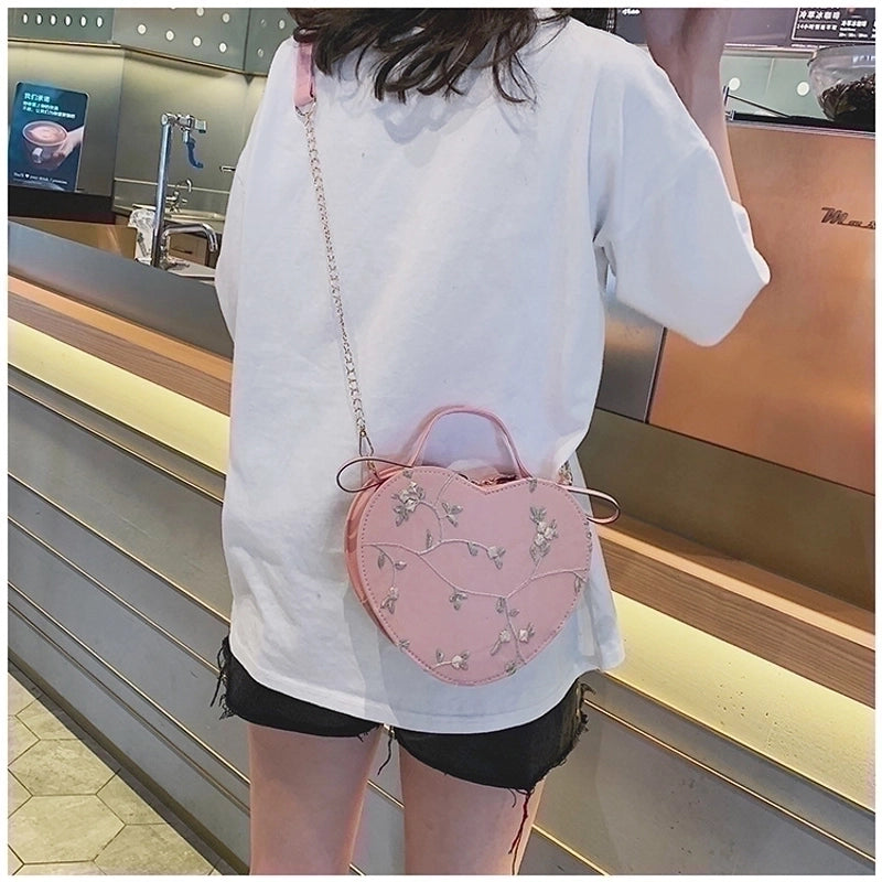 Women’s All Seasons Pu Leather Flower Vintage Style Heart-shaped Zipper Handbag