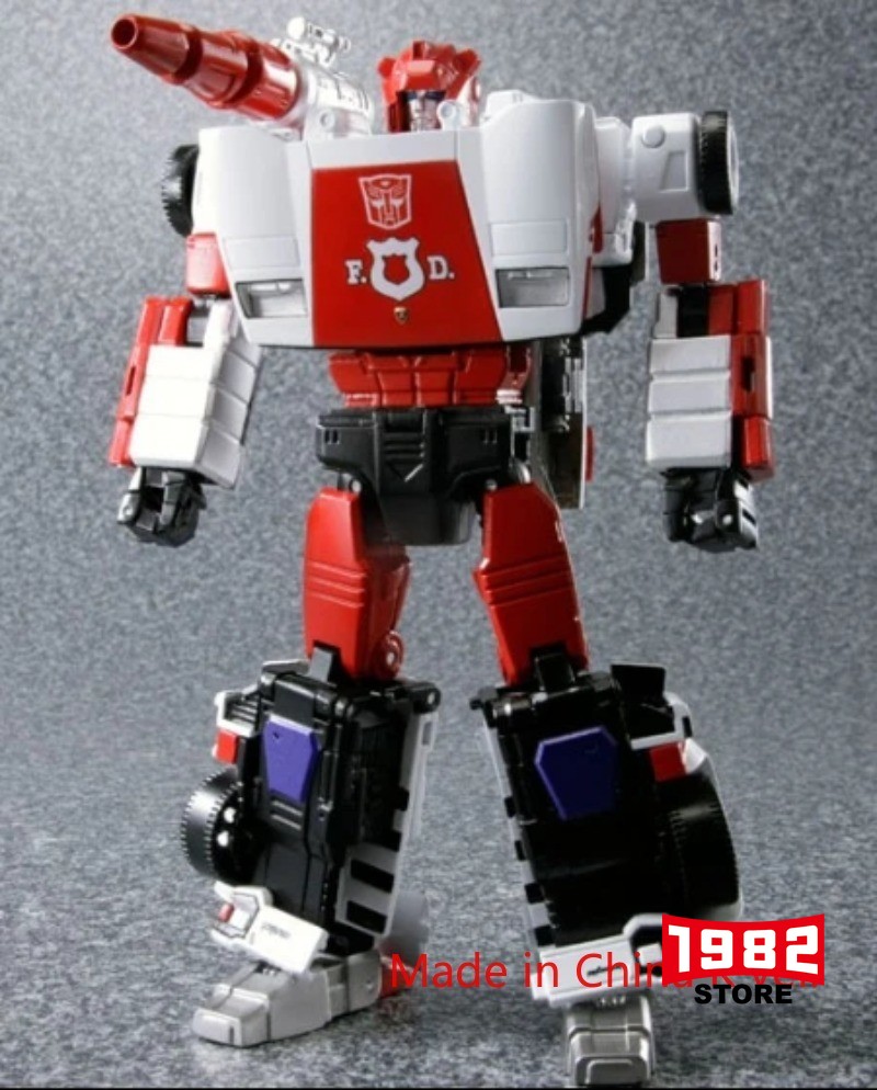 Transformers Masterpiece MP-14 Red Alert - Articulated Robot Action Figure Gift Kit, Screen-Accurate G1 Animated Design, Transforms into Lamborghini Countach LP500 S, Premium Collectible with Weapon Accessories, Ideal for Adult Transformers Fans & Gift-Gi