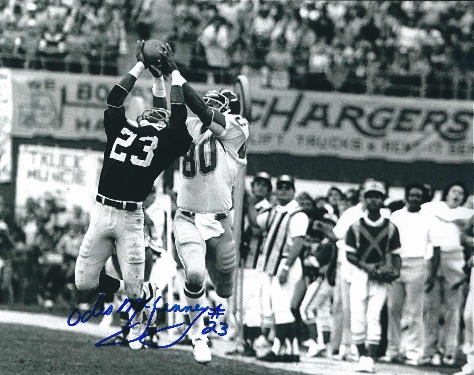 Signed 8x10 ODIS MCKINNEY Oakland Raiders Autographed Photo Poster painting - w/COA