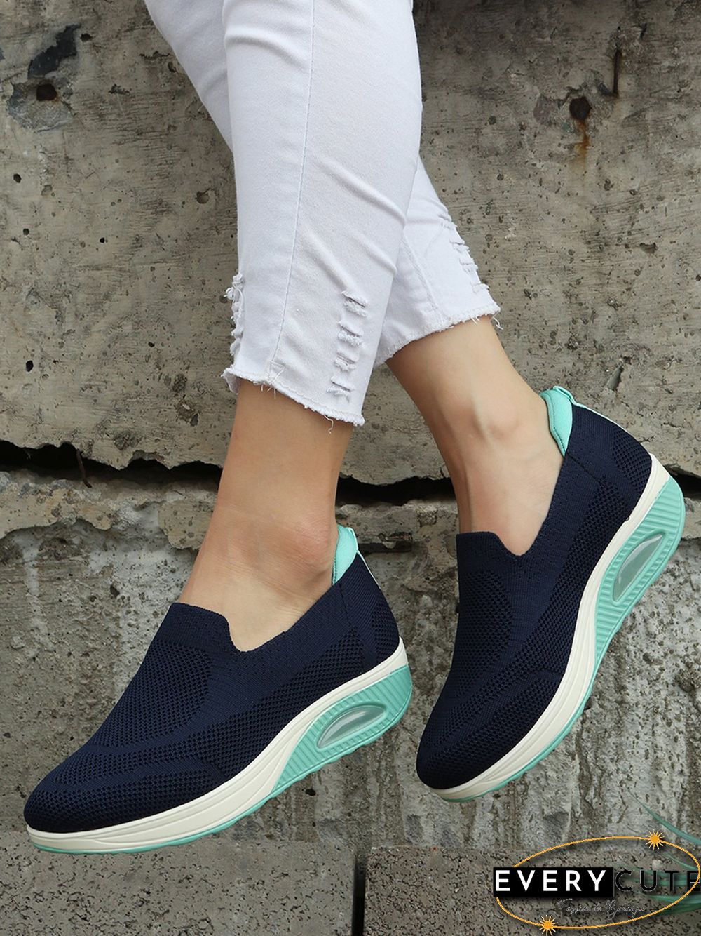 Contrasting Color Comfort Shock Absorbing Flyknit Sneakers