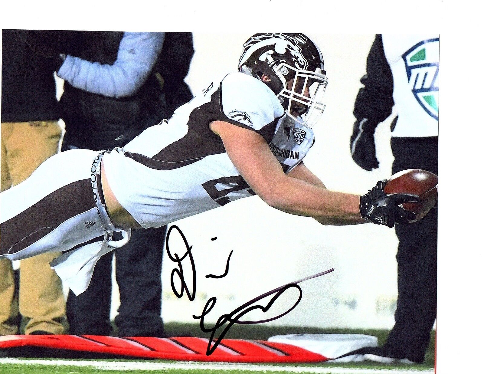 Donnie Ernsberger Western Michigan signed autographed 8x10 football Photo Poster painting c