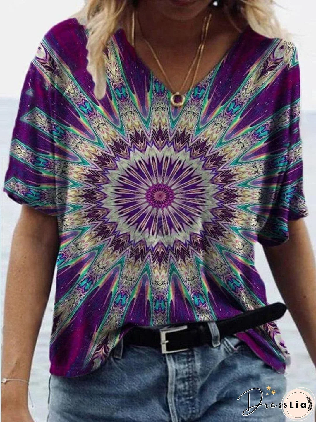 Graphic Printed V-neck Short-sleeved T-shirt