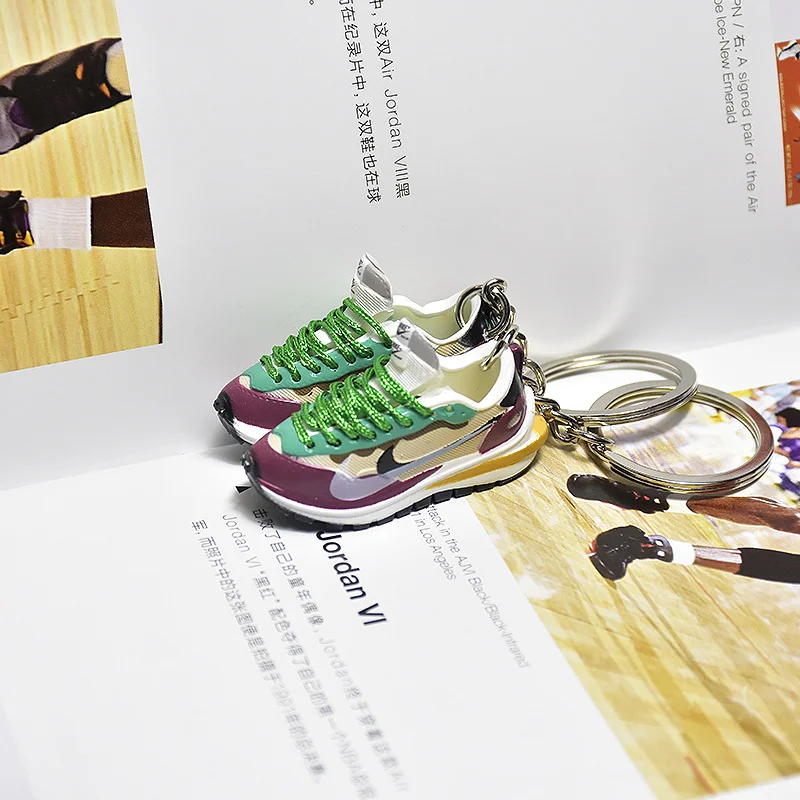 Sacaix Nike VaporWaffle - "Red and Green" - Sneakers3D Keychain