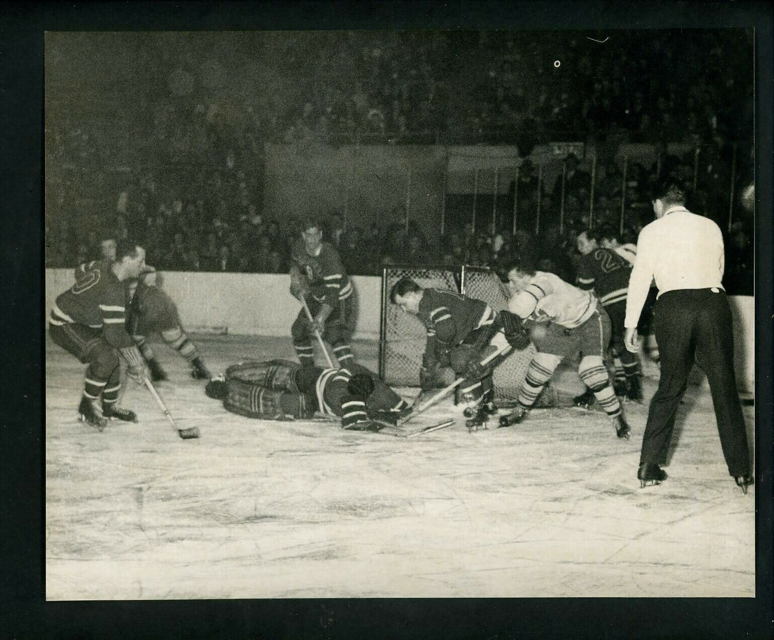 New York Rangers & Toronto Maple Leafs 1947 Type 1 Press Photo Poster painting Chuck Rayner