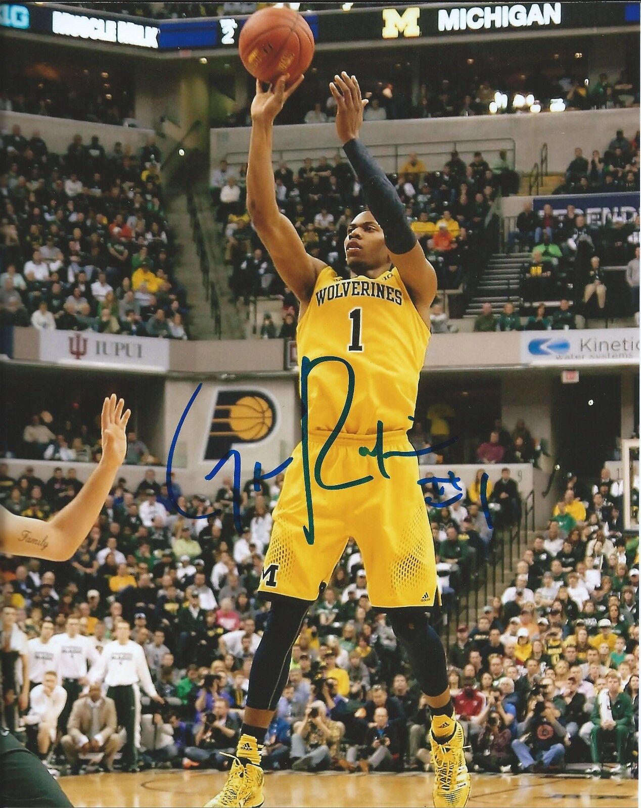 GLENN ROBINSON III signed MICHIGAN WOLVERINES 8x10 Photo Poster painting