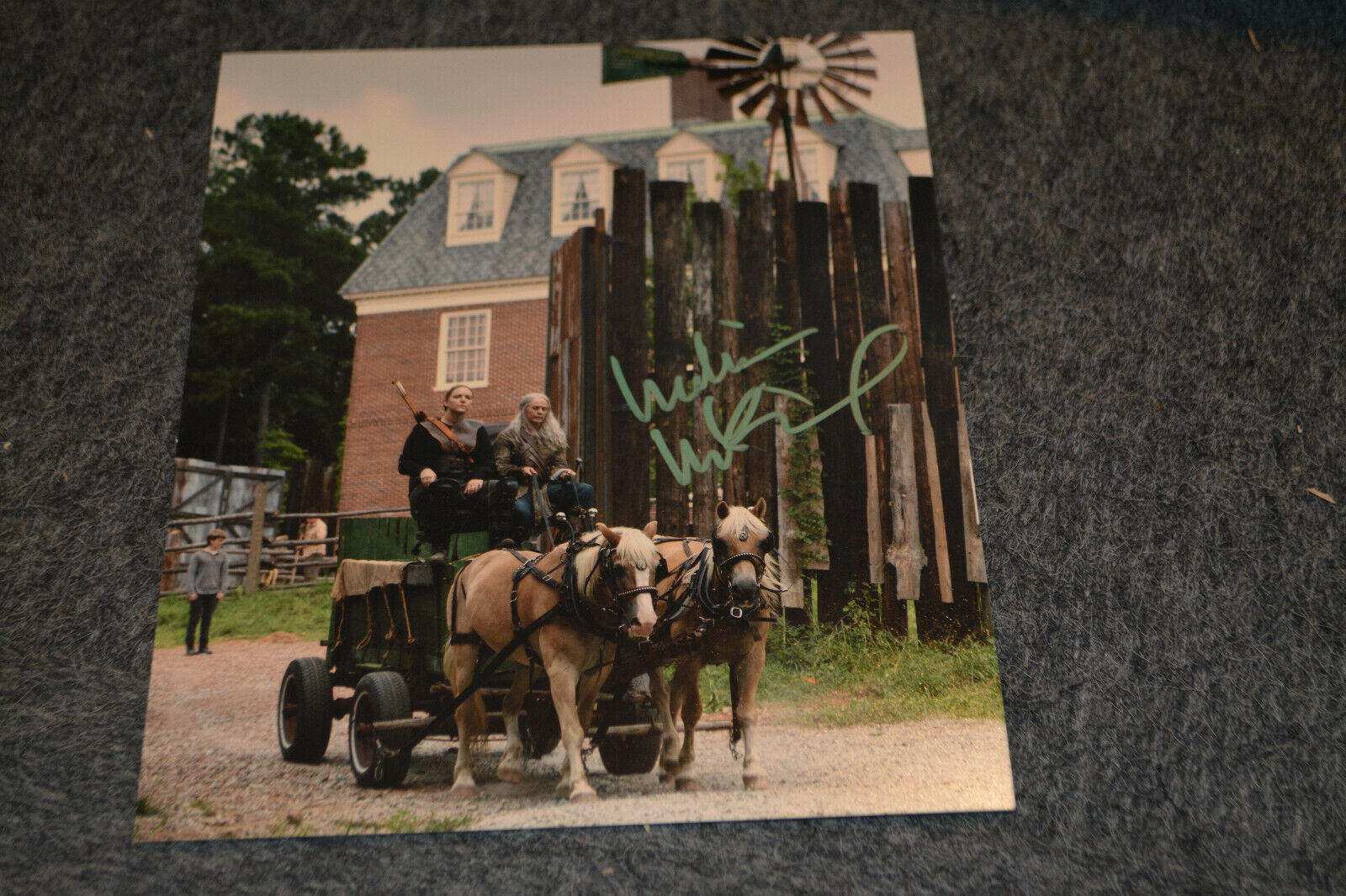 MELISSA MCBRIDE signed autograph In Person 8x10 20x25 cm THE WALKING DEAD