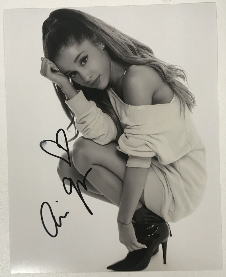 Ariana Grande Signed Autographed Glossy 8x10 Photo Poster painting - COA Matching Holograms